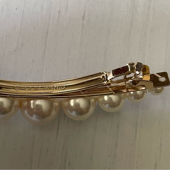 Clip Paris faux pearl off white crème hair clip barrette, French hair accessory - Picture 7 of 10